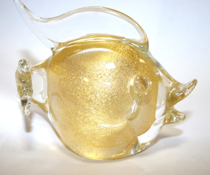 Золотистое стекло. Рыбка Мурано. Золотая рыбка из муранского стекла. Статуэтки стеклянные рыбки. Венецианское стекло золотой.